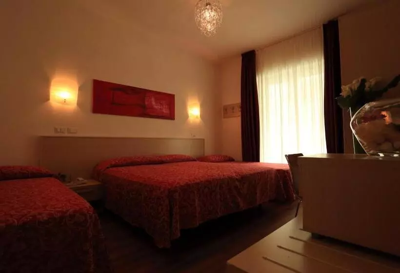 Standard Kolmen Hengen Huone Parveke, Castiglione