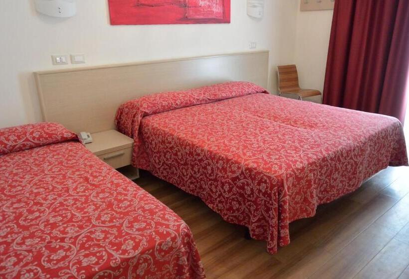 带阳台的三人标准间, Castiglione