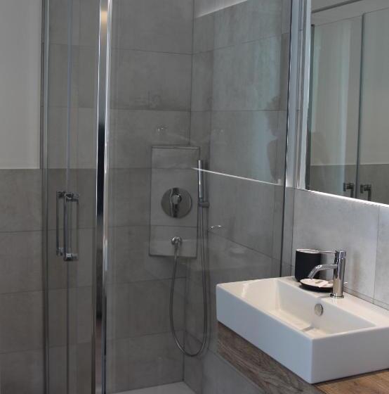 豪华三人间, Castiglione