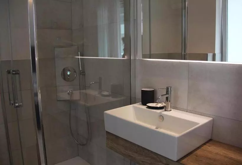 Deluxe Kolmen Hengen Huone, Castiglione