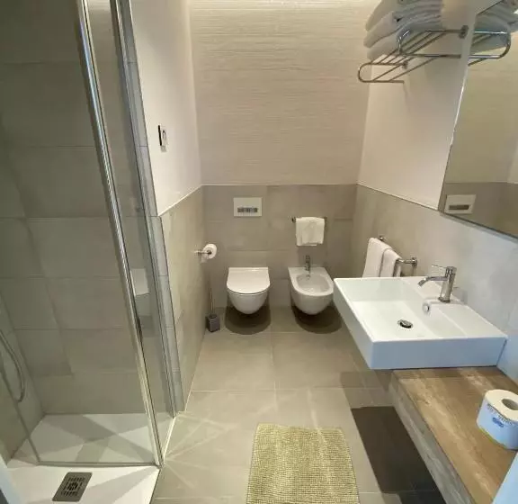 Deluxe Kolmen Hengen Huone, Castiglione