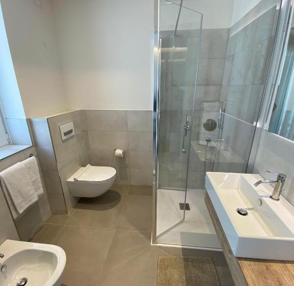 豪华三人间, Castiglione