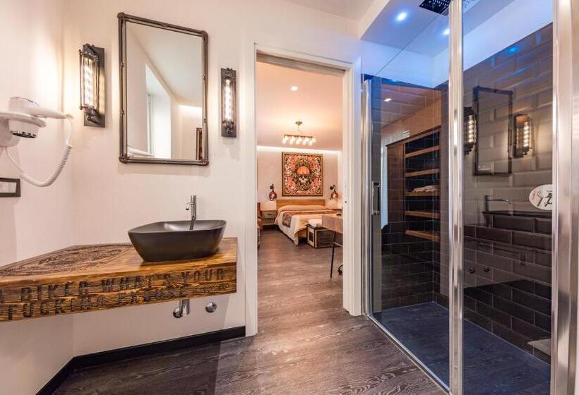 豪华三人间, Castiglione