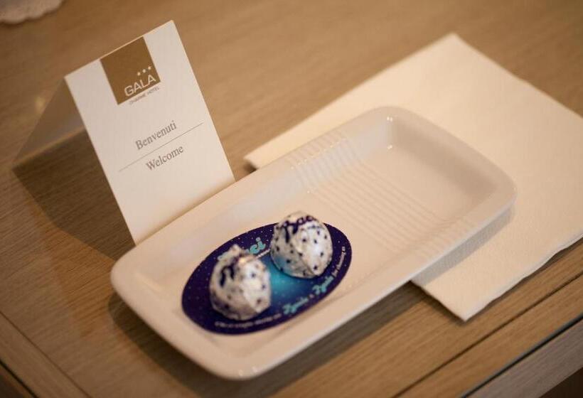 デラックスルーム, Gala