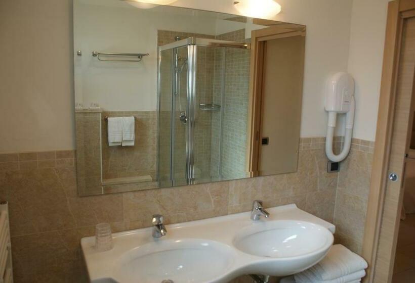 חדר משפחתי צדדי נוף לים, Granada