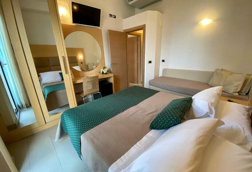 חדר משפחתי צדדי נוף לים, Granada