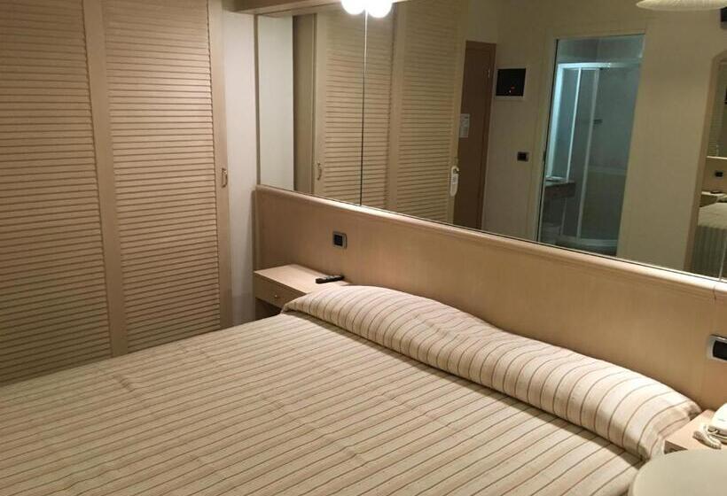 חדר סטנדרט, Granada