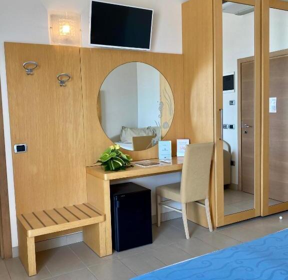 חדר דלוקס לשלושה עם נו לים, Granada