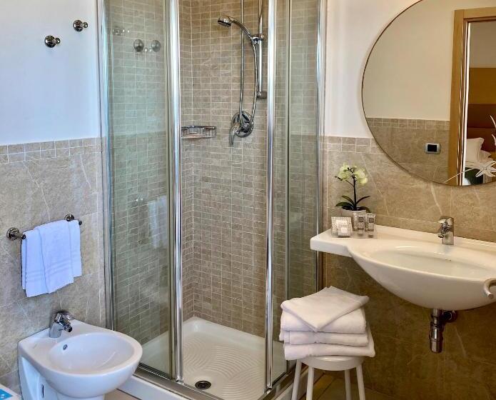 חדר דלוקס לשלושה עם נו לים, Granada