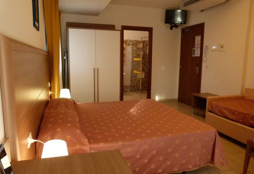 Quarto Triplo Estandar, Ideal Sottomarina