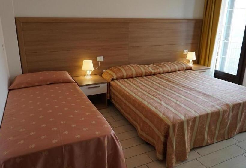 חדר סטנדרט לשלושה, Ideal Sottomarina