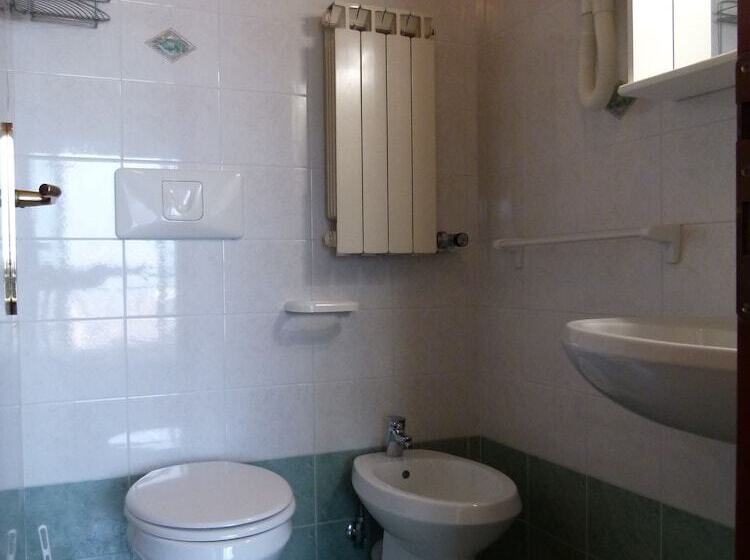 Quarto Quádruplo Estandar, Ideal Sottomarina