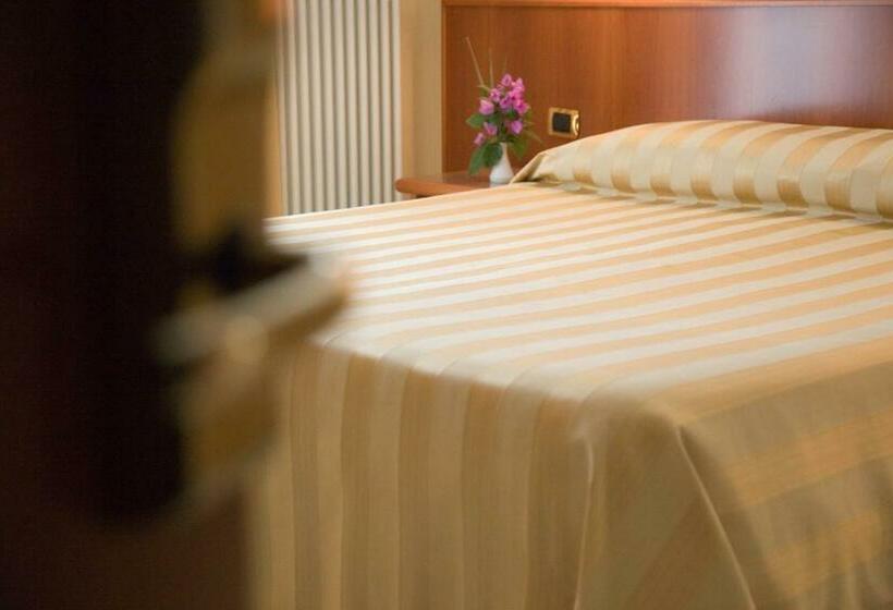 غرفة قياسية مزوَّدة بشُرفة, Il Caminetto