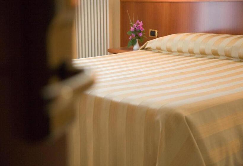 غرفة قياسية رباعية مزودة بشُرفة, Il Caminetto