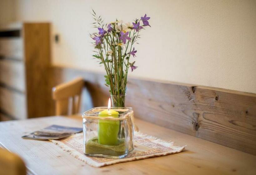 غرفة قياسية فردية, Kompatscherhof