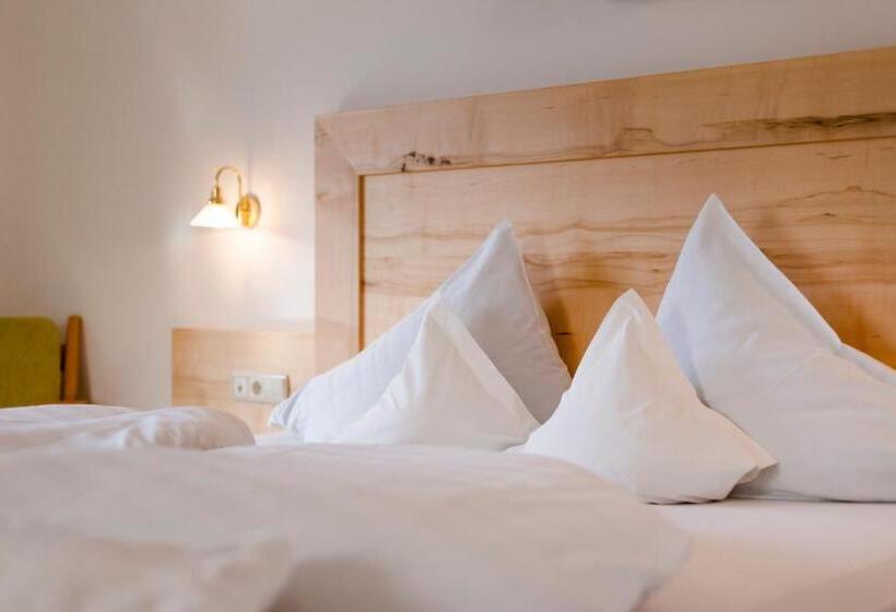 Classic room with balcony, Kronhof