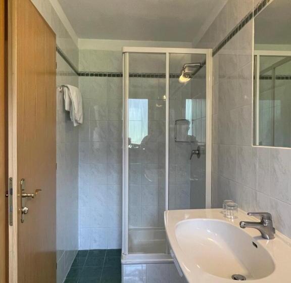 トリプルクラシックルーム, Larch