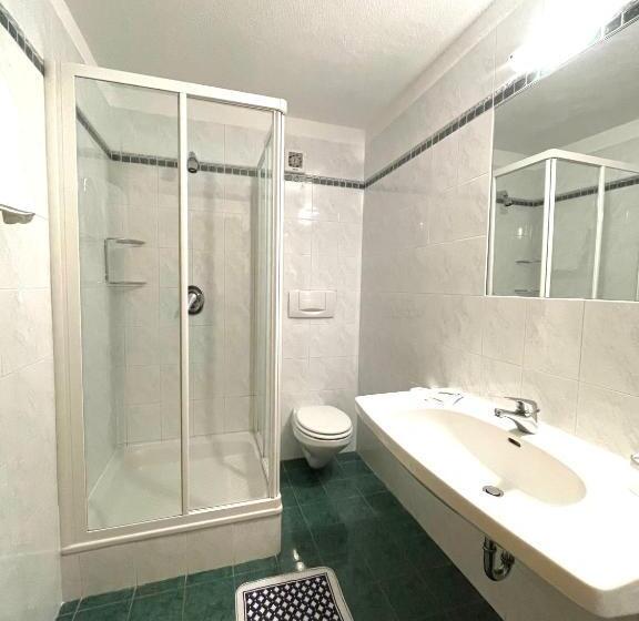 トリプルクラシックルーム, Larch