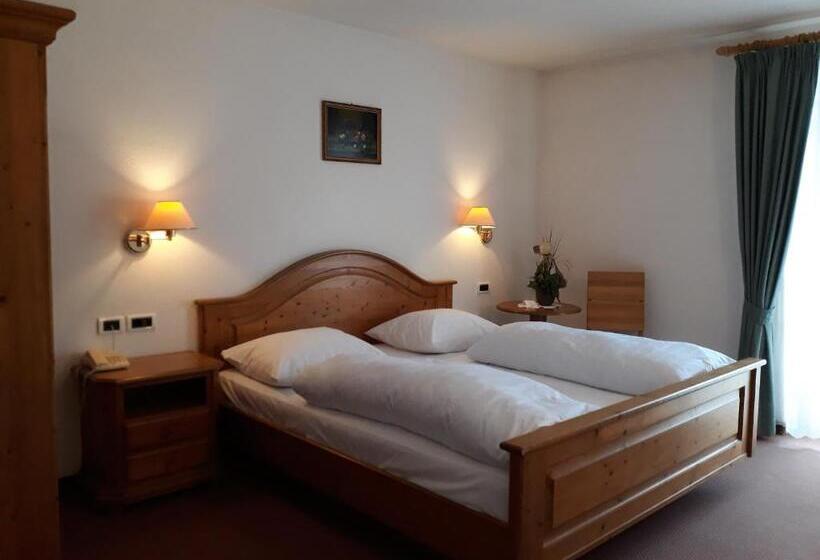 コンフォートトリプルルーム, Larch