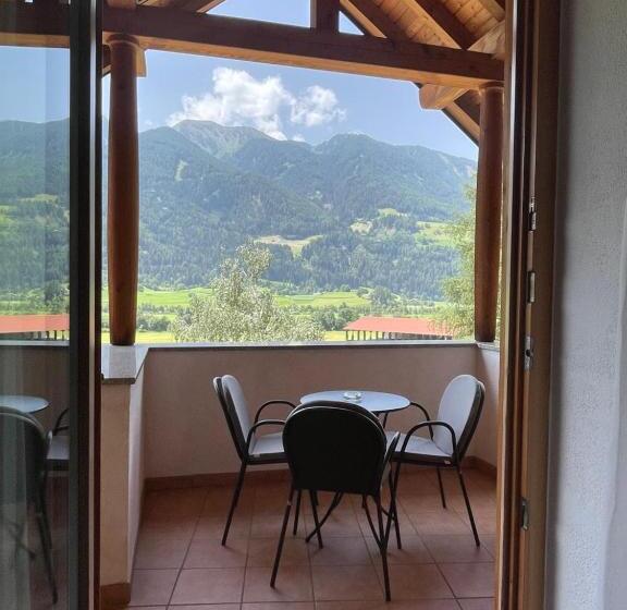 コンフォートトリプルルーム, Larch