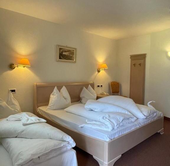 コンフォートトリプルルーム, Larch