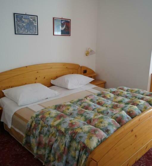 标准间, Maria Flora