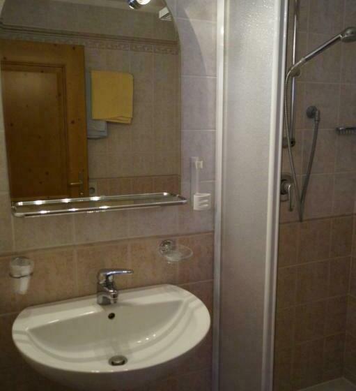 标准间, Maria Flora