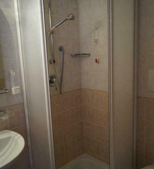 标准间, Maria Flora