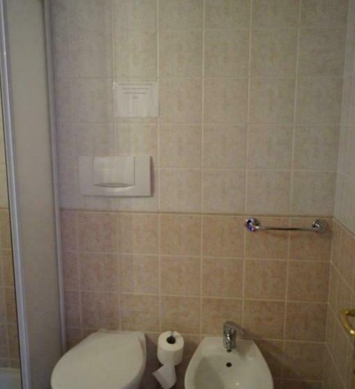 标准间, Maria Flora