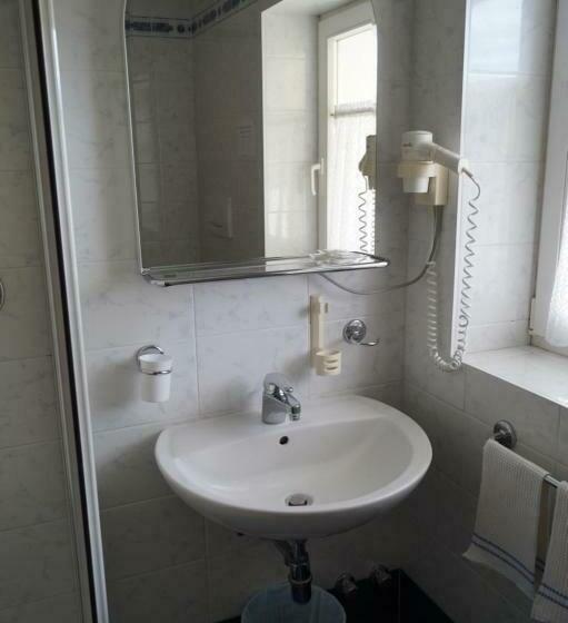 标准间, Maria Flora