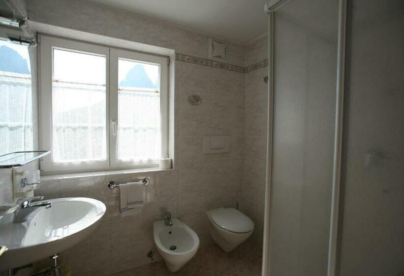 标准间, Maria Flora