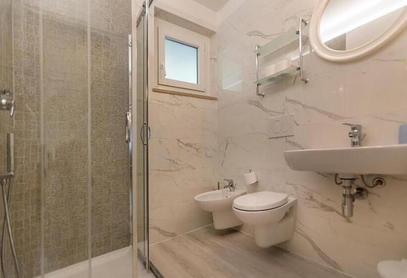 Standard studio with lake view, Residence Parco Lago Di Garda