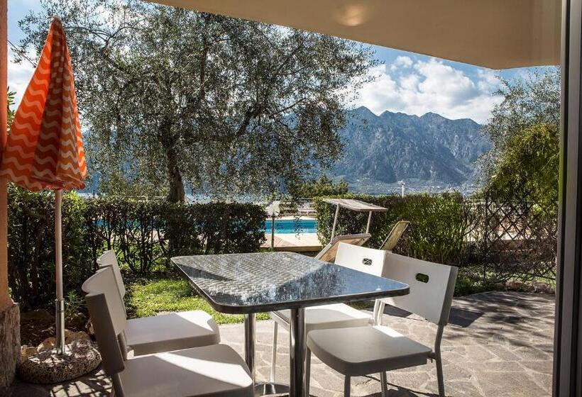 Standard studio with lake view, Residence Parco Lago Di Garda