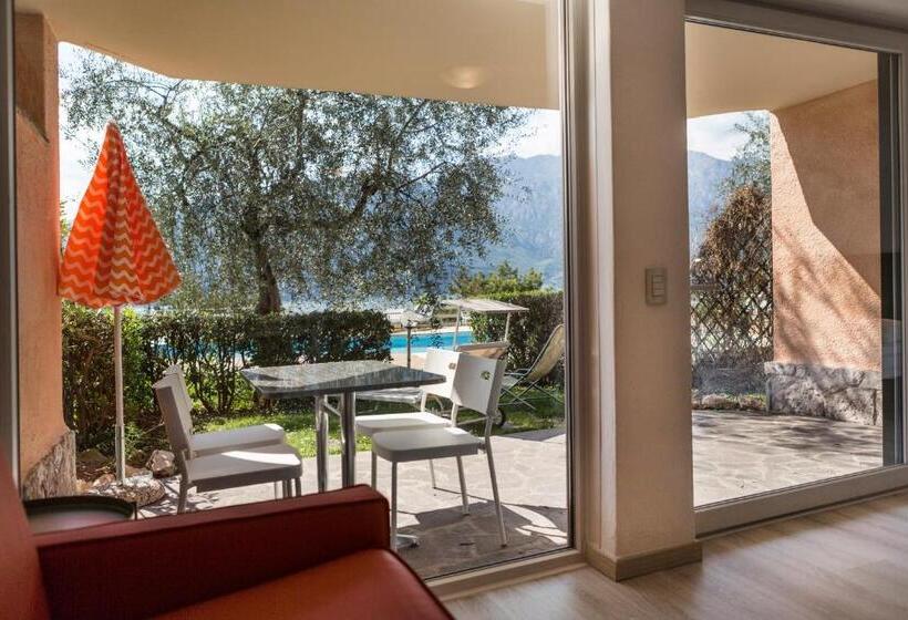Standard studio with lake view, Residence Parco Lago Di Garda