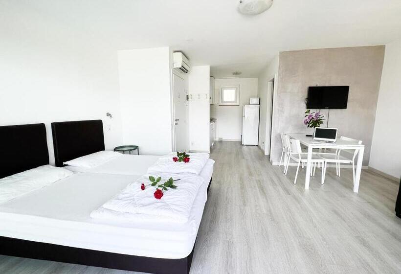 Standard studio with lake view, Residence Parco Lago Di Garda