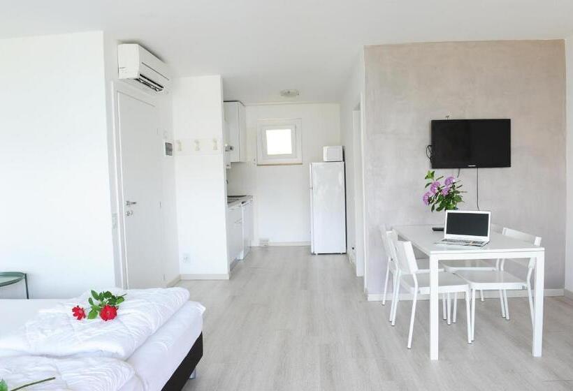 Standard studio with lake view, Residence Parco Lago Di Garda