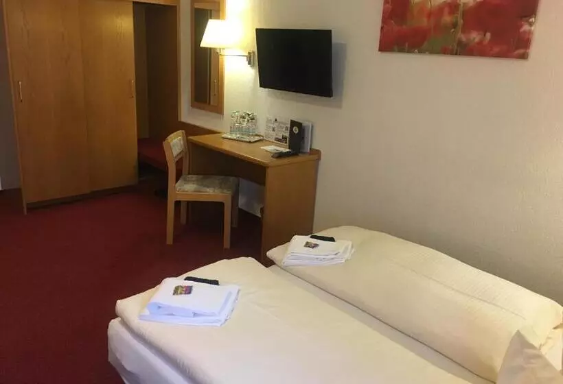Standard Quadruple Room, & Restaurant Druidenstein