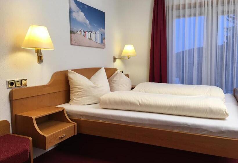 غرفة قياسية ثلاثية مزودة بشرفة, & Restaurant Druidenstein