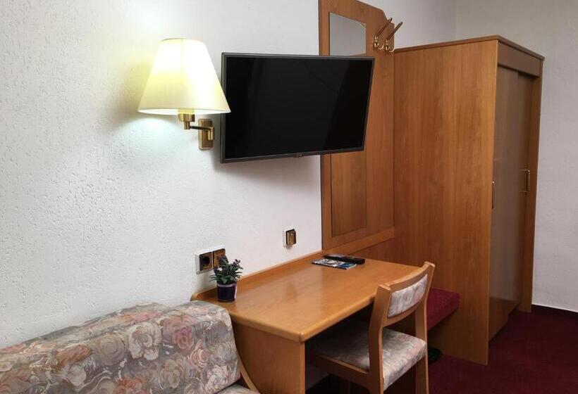 غرفة قياسية ثلاثية, & Restaurant Druidenstein