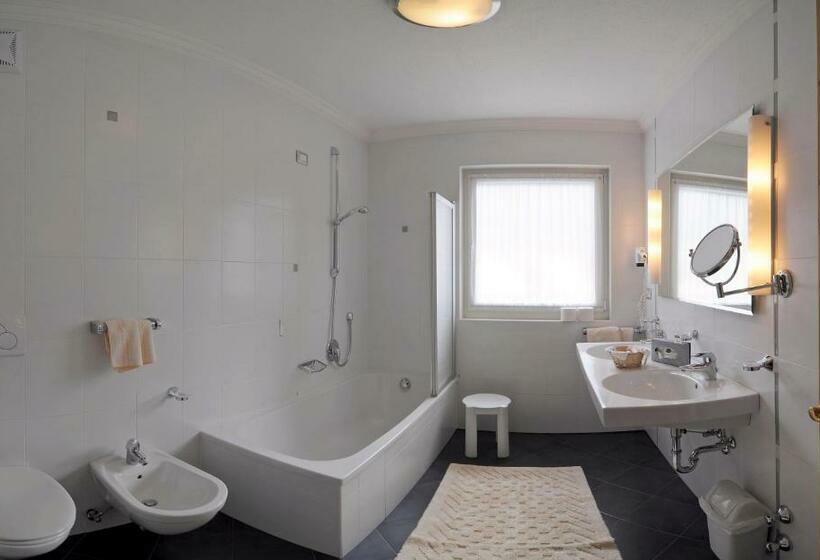 컴포트 룸, Teresa