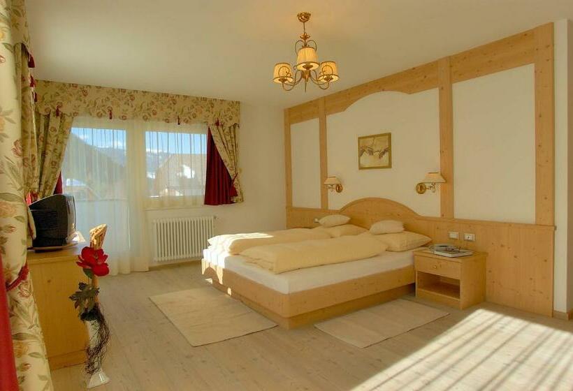 수피리어 룸, Teresa