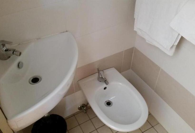 חדר אקונומי יחיד, Tosi