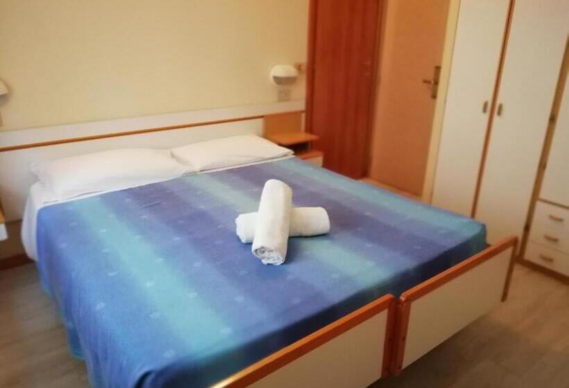 חדר אקונומי לשלושה, Tosi