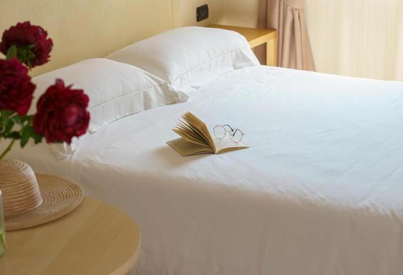 جناح جونيور, Bes Hotel Villa Zoia