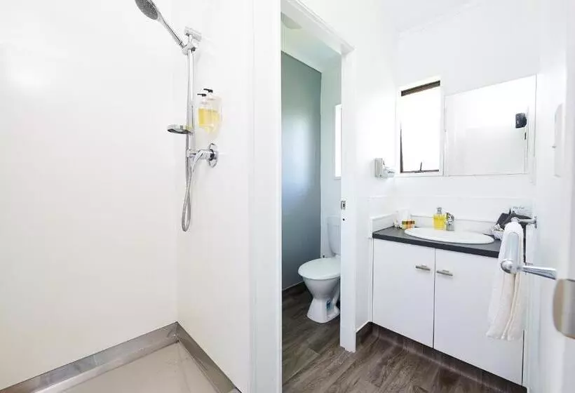 استودیوی لوکس, Cobblestone Court Motel   Wenzel Motels
