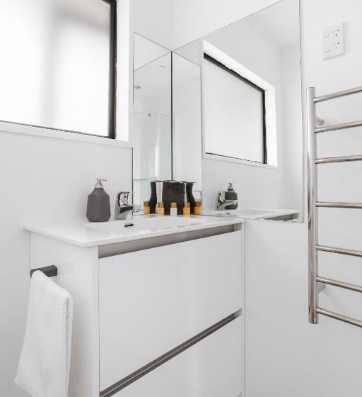 管理人员工作室, Cobblestone Court Motel Wenzel Motels