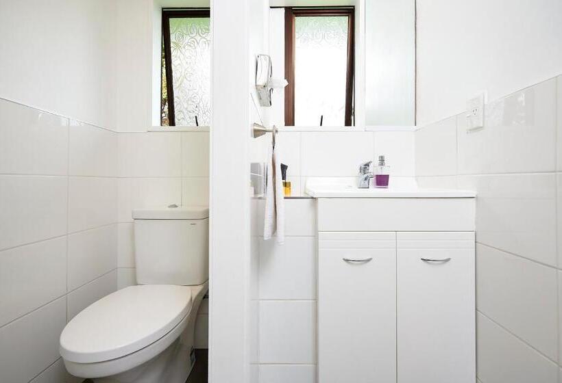 管理人员工作室, Cobblestone Court Motel Wenzel Motels