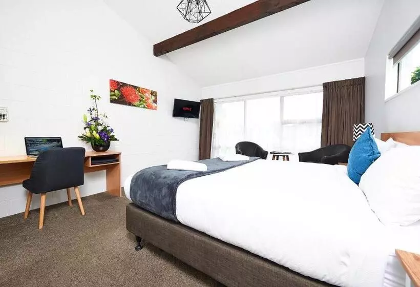 استودیو اجرایی, Cobblestone Court Motel   Wenzel Motels