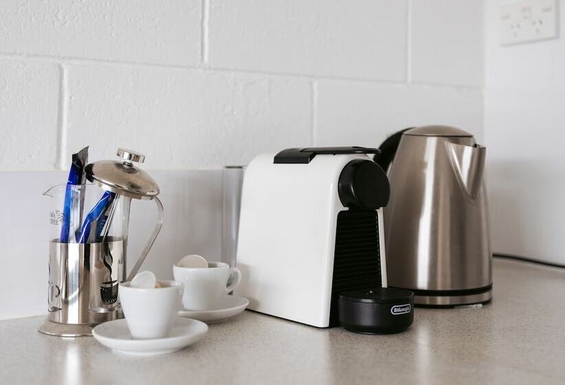 管理人员工作室, Cobblestone Court Motel Wenzel Motels