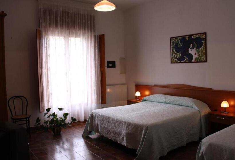 Comfort room with balcony, 2 Mari   Vieste